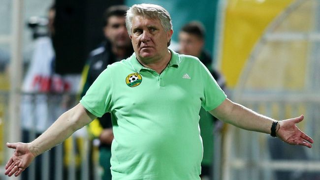 Главный тренер Кубани Сергей Ташуев Главный тренер Кубани Сергей Ташуев