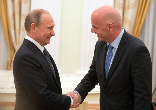 Владимир Путин (слева) и Джанни Инфантино