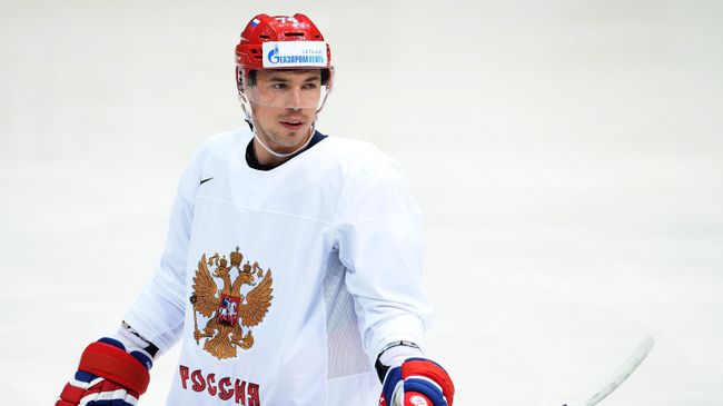Защитник сборной России по хоккею Алесей Емелин