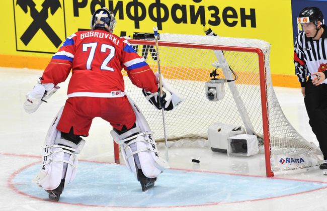 Вратарь сборной России Сергей Бобровский Вратарь сборной России Сергей Бобровский