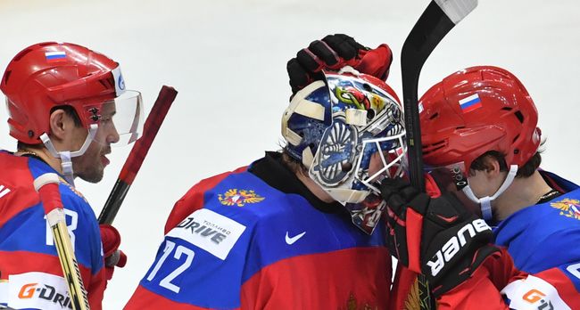 Игрок сборной России Павел Дацюк, вратарь сборной России Сергей Бобровский и игрок сборной России Артемий Панарин (слева направо) Игрок сборной России Павел Дацюк, вратарь сборной России Сергей Бобровский и игрок сборной России Артемий Панарин (слева направо)