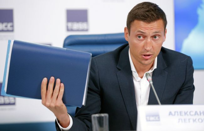 Олимпийский чемпион 2014 года по лыжным гонкам Александр Легков Олимпийский чемпион 2014 года по лыжным гонкам Александр Легков
