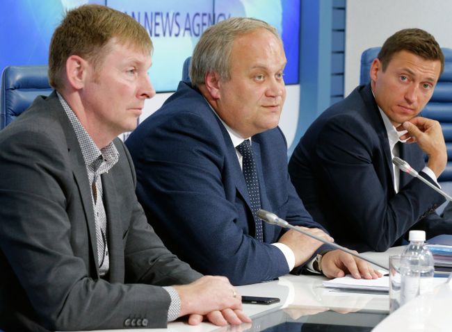 Александр Зубков, заместитель министра спорта РФ Юрий Нагорных, олимпийский чемпион 2014 года по лыжным гонкам Александр Легков (слева направо) Александр Зубков, заместитель министра спорта РФ Юрий Нагорных, олимпийский чемпион 2014 года по лыжным гонкам Александр Легков (слева направо)