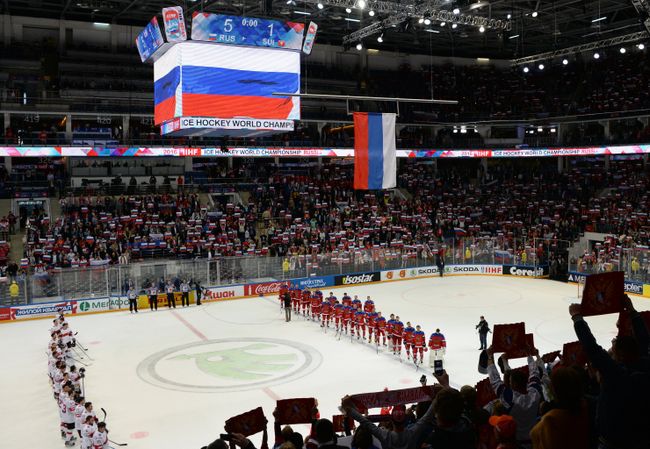 Хоккеисты сборной России и сборной Швейцарии