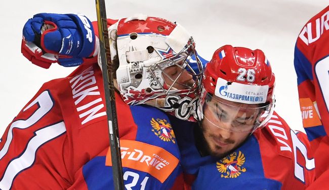 Вратарь сборной России Илья Сорокин (слева) и защитник сборной России Вячеслав Войнов Вратарь сборной России Илья Сорокин (слева) и защитник сборной России Вячеслав Войнов