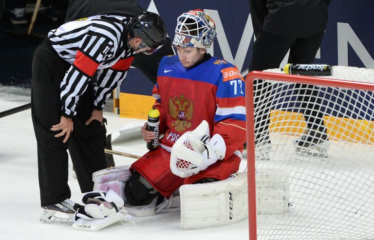 Вратарь сборной России Сергей Бобровский Вратарь сборной России Сергей Бобровский