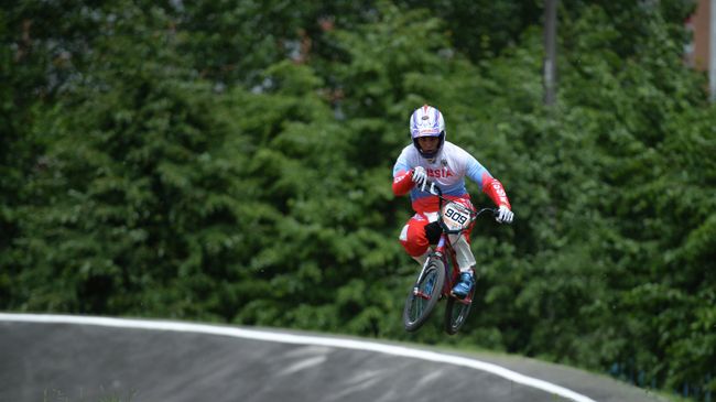 Спортсмен сборной России по велоспорту в дисциплине BMX Александр Катышев во время тренировки