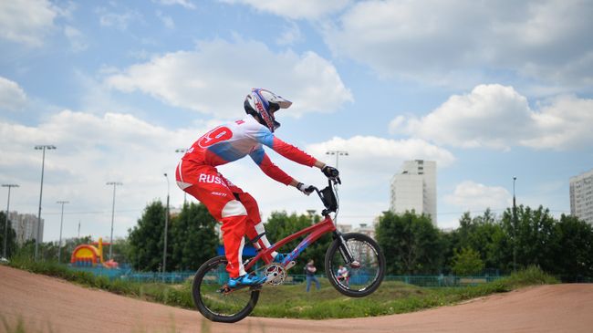 Спортсмен сборной России по велоспорту в дисциплине BMX Александр Катышев во время тренировки