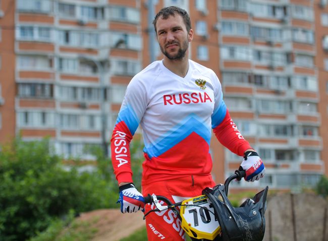 Спортсмен сборной России по велоспорту в дисциплине BMX Евгений Комаров во время тренировки Спортсмен сборной России по велоспорту в дисциплине BMX Евгений Комаров во время тренировки