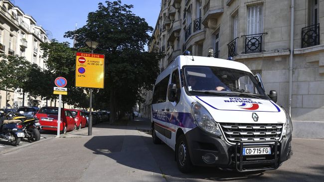 Автомобиль полиции в Париже Автомобиль полиции в Париже