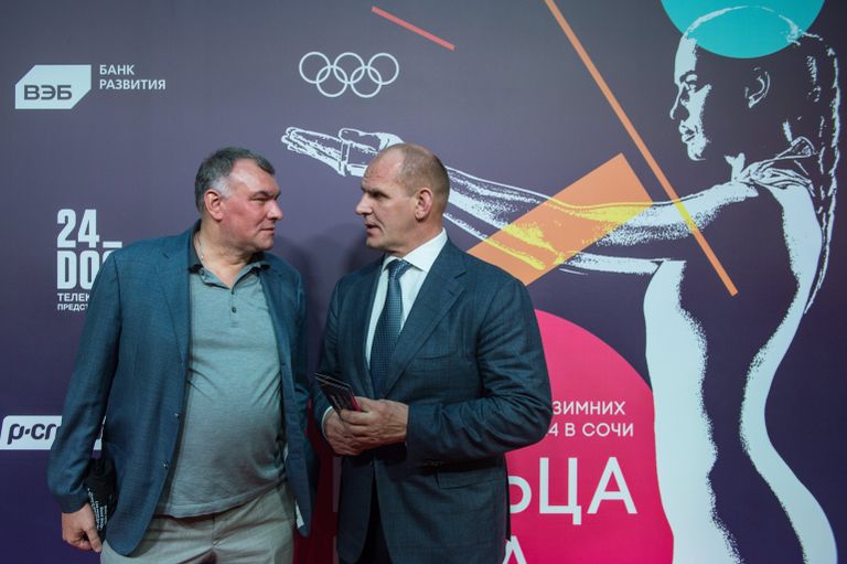 Александр Карелин и Сергей Мирошниченко (слева) Александр Карелин и Сергей Мирошниченко (слева)