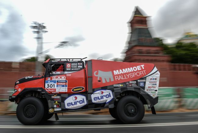 Экипаж команды MAMMOET RALLEY SPORT Мартина ван ден Бринка на машине RENAULT Экипаж команды MAMMOET RALLEY SPORT Мартина ван ден Бринка на машине RENAULT