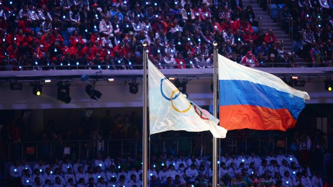 Олимпийский флаг и флаг России на Играх в Сочи Олимпийский флаг и флаг России на Играх в Сочи