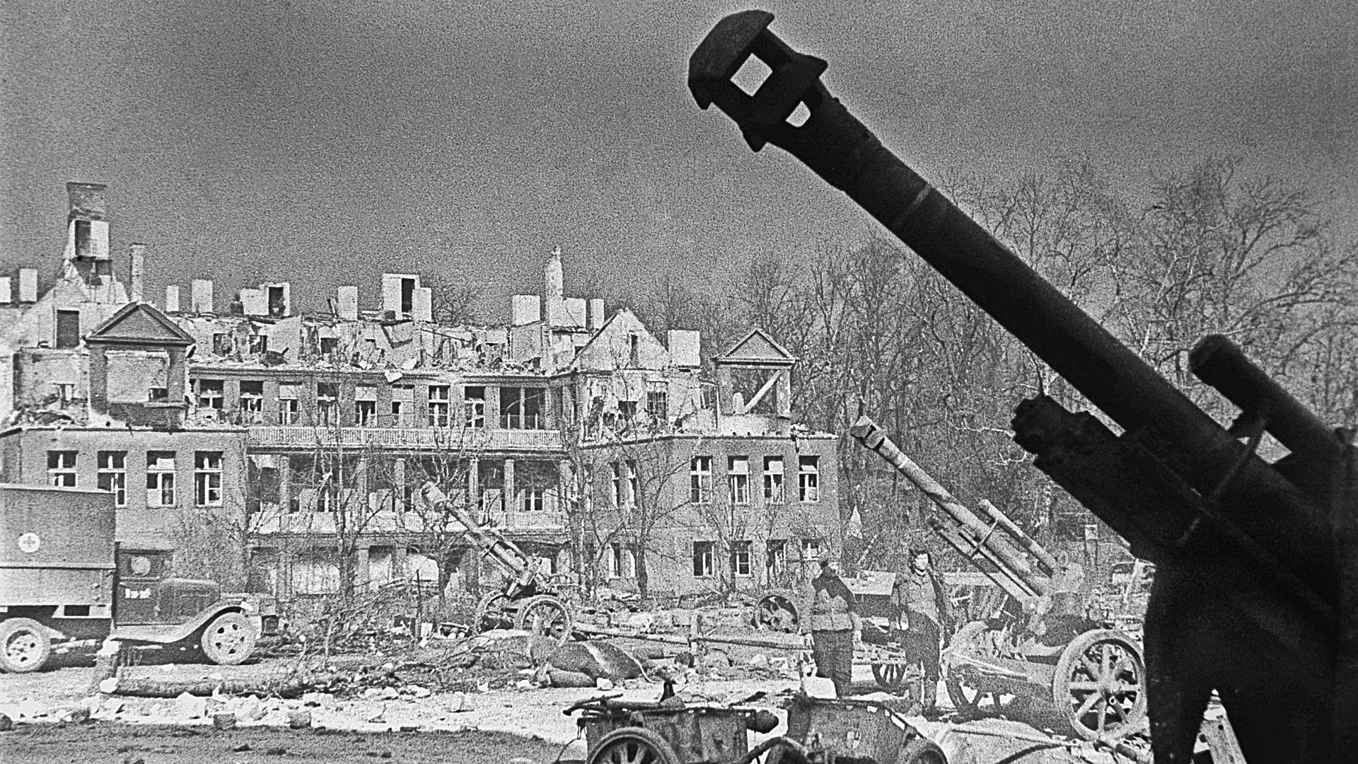 Великая Отечественная война 1941-1945 гг. Разрушенные дома Кенигсберга в 1945 году. Великая Отечественная война 1941-1945 гг. Разрушенные дома Кенигсберга в 1945 году. - РИА Новости, 1920, 01.04.2025